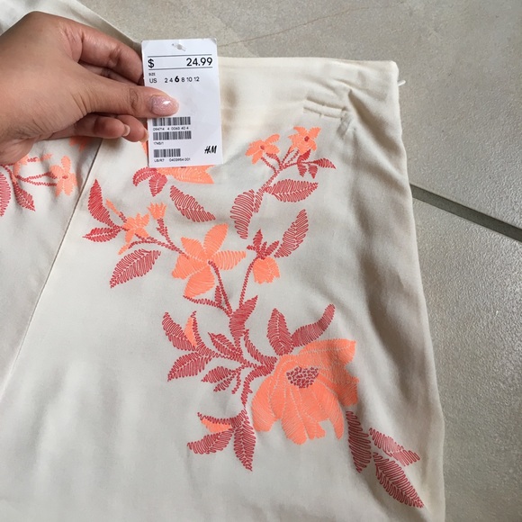 🌺NWT, H&M super cute high waisted cream shorts🌺 - Picture 4 of 4
